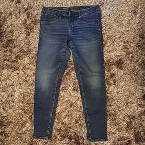 Favorite skinny jeans! mid-rise jegging